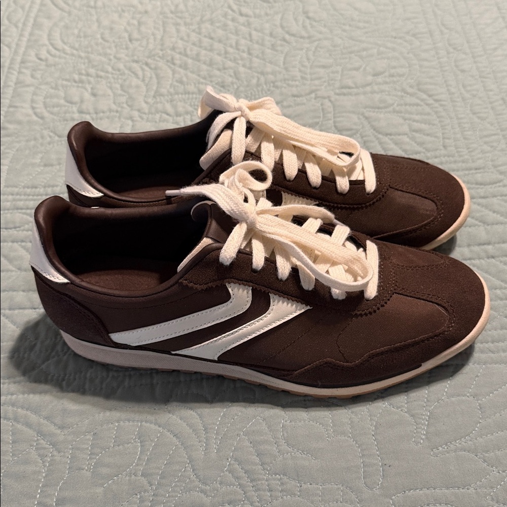No Boundaries Women's Retro Lace-Up Sneakers